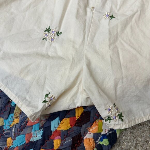 In February Pastel Yellow Floral Embroidered High Waist Shorts Womens Size Small - Picture 13 of 15